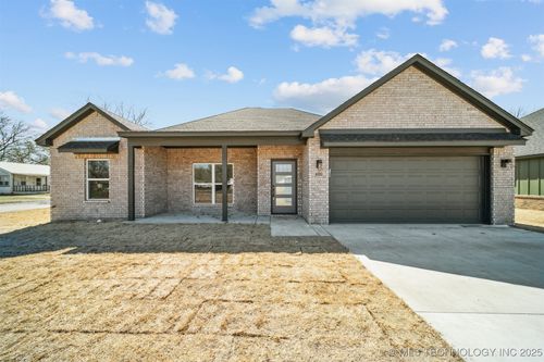 400 W 7th Street, Dewey, OK, 74029 | Card Image