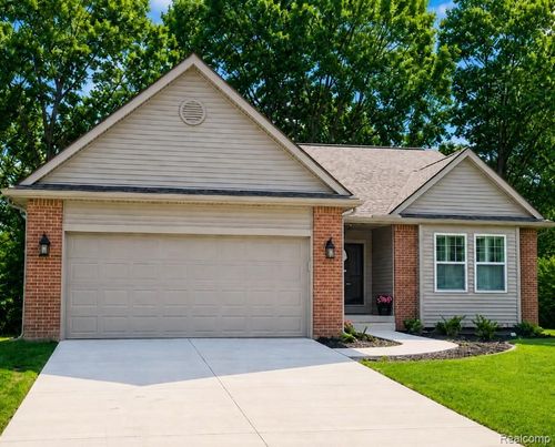 11469 Hidden Oaks Dr, Clio, MI, 48420-2905 | Card Image