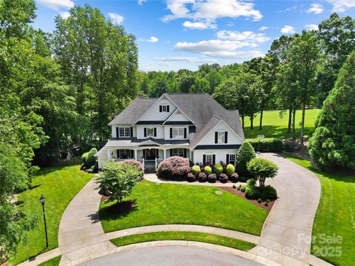 19946 River Falls Dr, Davidson, NC, 28036-8870 | Card Image