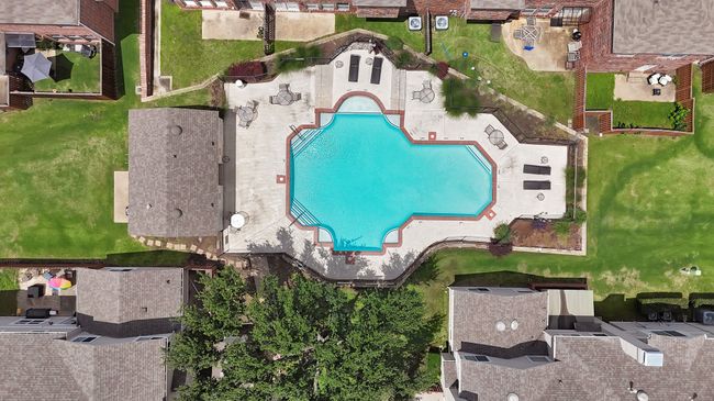 Aerial view of a pool | Image 14