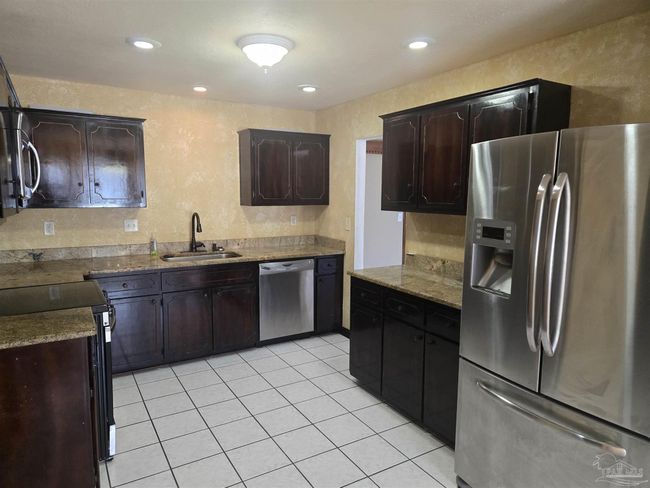 3285 Fairview Ave, House other with 4 bedrooms, 2 bathrooms and 4 parking in Crestview FL | Image 5