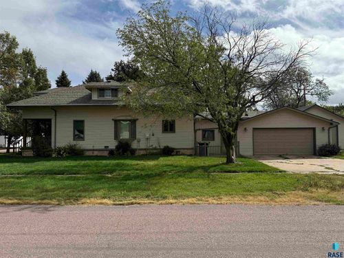 201 E 3rd St Street, Marion, SD, 57043 | Card Image