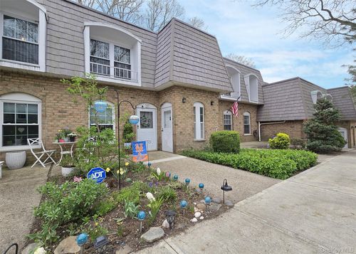 2-2e2-655 Middle Country Rd, Coram, NY, 11727-3300 | Card Image