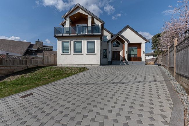 2080 Geneva Court, House other with 9 bedrooms, 7 bathrooms and null parking in Abbotsford BC | Image 2