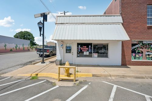 139 S Broadway St, Checotah, OK, 74426-3805 | Card Image