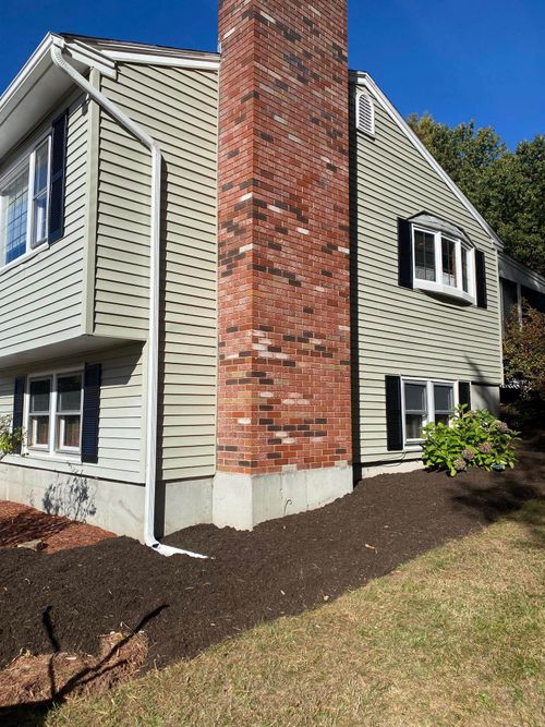 676 Cohas Ave, Manchester, NH, 03109-5417 | Card Image