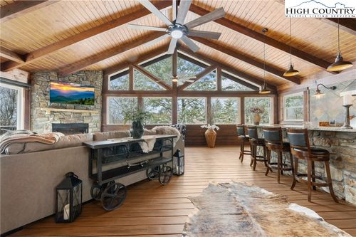 123 Saint Andrews Rd, Beech Mountain, NC, 28604-8213 | Card Image