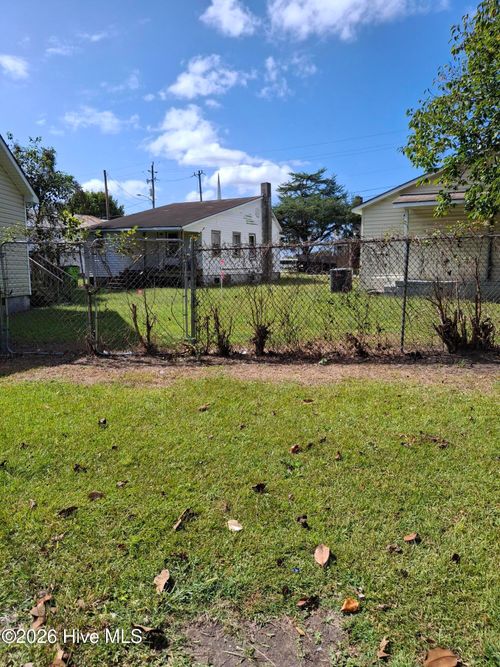 323 Liberty Street, New Bern, NC, 28562 | Card Image