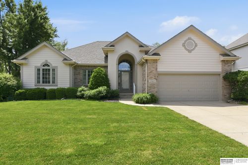 17617 Leavenworth Street, Omaha, NE, 68118 | Card Image