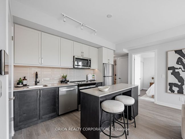 220 - 201 Brock St S, Condo with 2 bedrooms, 2 bathrooms and 1 parking in Whitby ON | Image 5