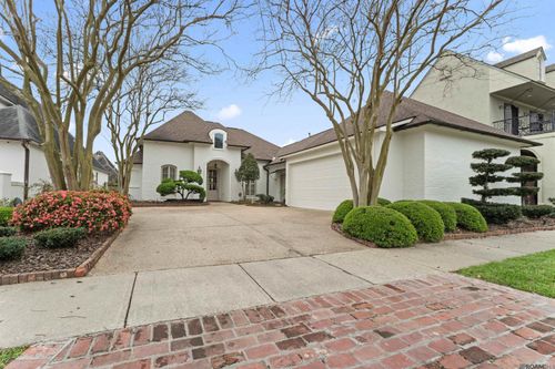 228 E Greens Dr, Baton Rouge, LA, 70810-8945 | Card Image