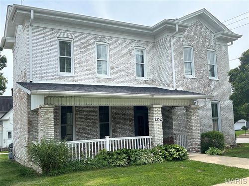 202 College Ave, Greenville, IL, 62246-1133 | Card Image