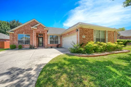 2929 Hastings Dr, Grand Prairie, TX, 75052-4521 | Card Image