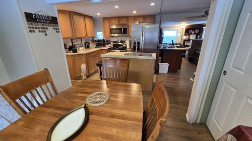 19 W Stearns Ave, Hooksett, NH, 03106-1084 | Card Image