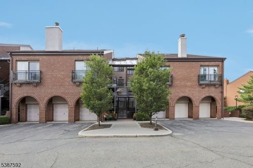 5 Millay Ct, Teaneck, NJ, 07666-6465 | Card Image