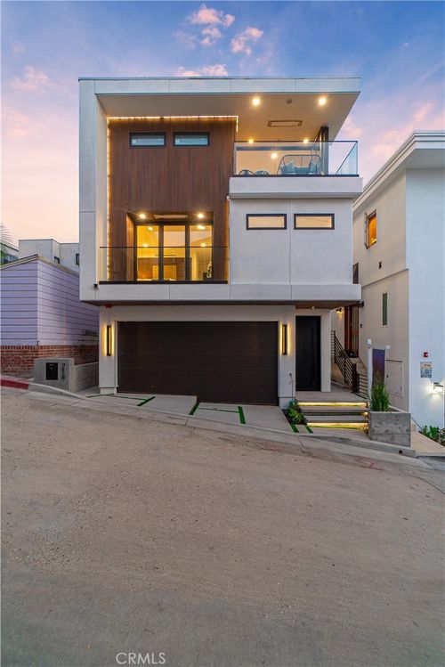 214 El Porto St, Manhattan Beach, CA, 90266-3126 | Card Image