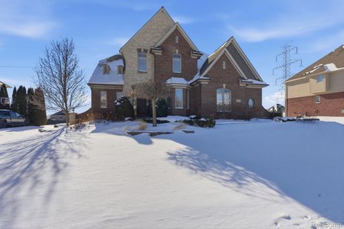 8844 Ridge Dr, Washington Twp, MI, 48095-2868 | Card Image