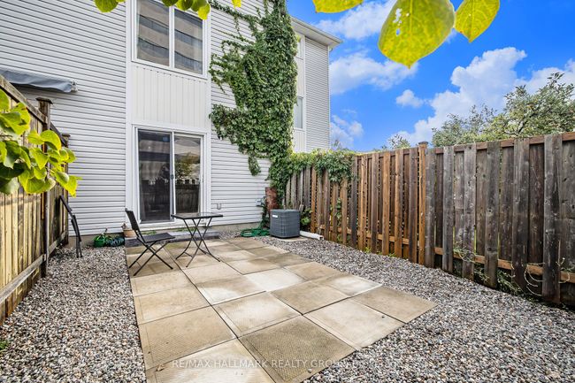 63 Manhattan Cres, House attached with 2 bedrooms, 2 bathrooms and 2 parking in Ottawa ON | Image 16