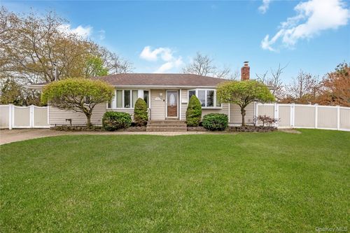 2 Seley Cross, Islip Terrace, NY, 11752-1912 | Card Image