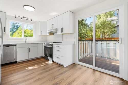 apt-a-10542 Se 16th St, Bellevue, WA, 98004-7109 | Card Image
