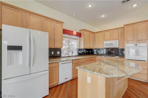 33 Staghorn St, Henderson, NV, 89012-2142 | Card Image