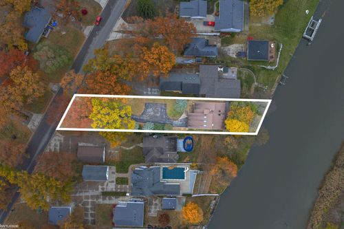 3419 Riverside Dr, Port Huron, MI, 48060-1884 | Card Image