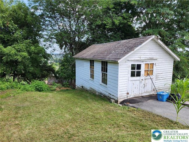 Shed in rear of lot | Image 4