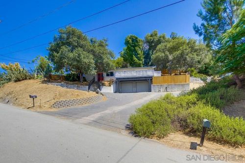 12817 Castle Court Dr, Lakeside, CA, 92040-4232 | Card Image