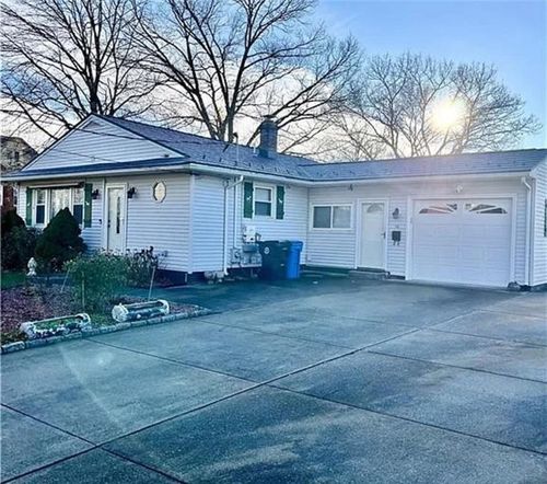 16 Kent St, Cumberland, RI, 02864-7030 | Card Image