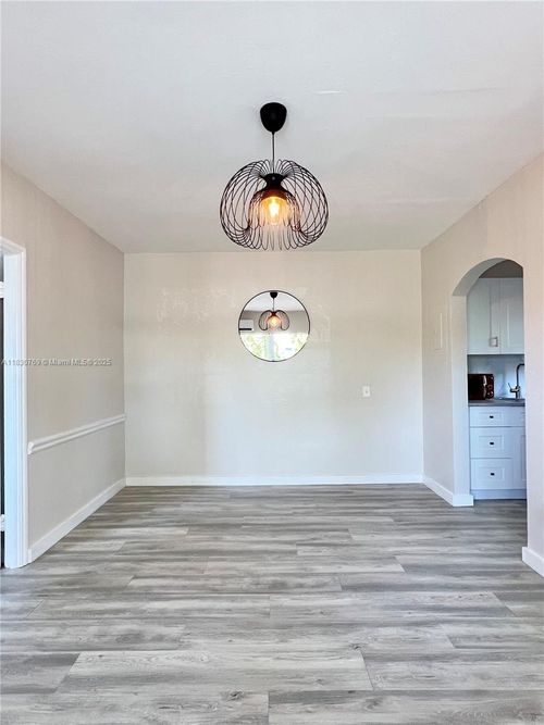 154-150 Ne 59th St, Miami, FL, 33137-2006 | Card Image