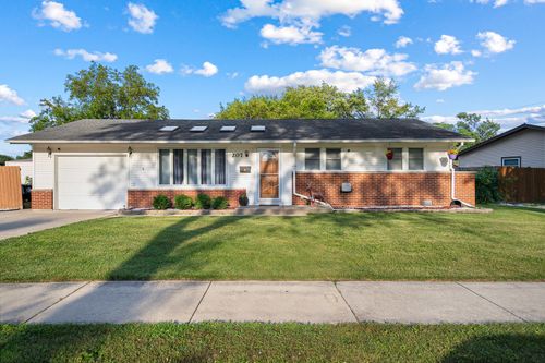 207 Basswood Dr, Elk Grove Village, IL, 60007-1719 | Card Image