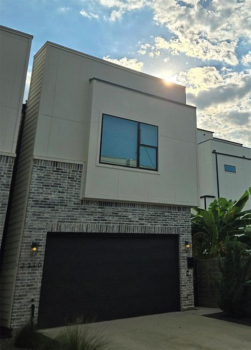 2210 Berry St, Houston, TX, 77004-4212 | Card Image