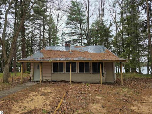 1134 Se East Lake Drive, Kalkaska, MI, 49646 | Card Image