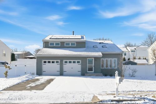 902 Pioneer Dr, Brick, NJ, 08724-1069 | Card Image