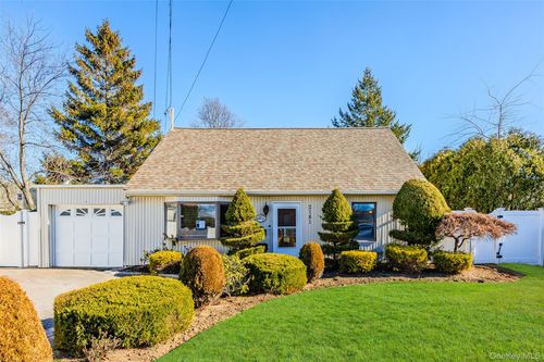 2181 Hortense Ave, Seaford, NY, 11783-2624 | Card Image