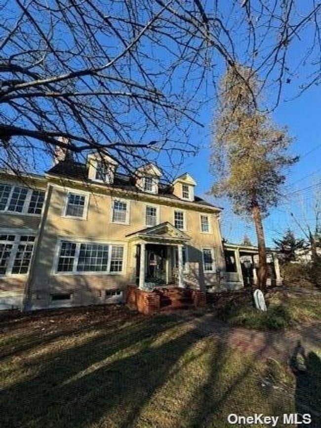 407 Middle Road, House other with 6 bedrooms, 4 bathrooms and null parking in Bayport NY | Image 6