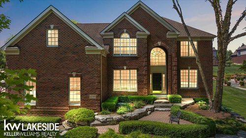 61399 Beacon Hill Dr, Washington Township, MI, 48094-1222 | Card Image