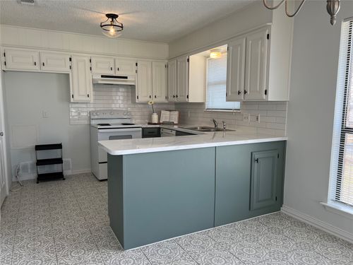 202 S Sendero Dr, Decatur, TX, 76234-1604 | Card Image