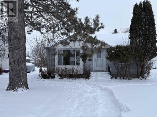 609 Second St W, Fort Frances, ON, P9A2Z6 | Card Image