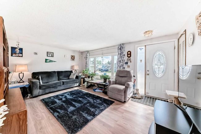 172 Big Hill Cir Se, House other with 3 bedrooms, 3 bathrooms and 2 parking in Airdrie AB | Image 6