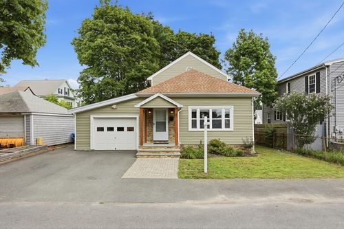 2 Cashman Rd, Peabody, MA, 01960-5725 | Card Image