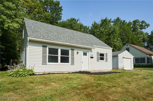 2280 Suncrest Dr, Cuyahoga Falls, OH, 44221-3542 | Card Image