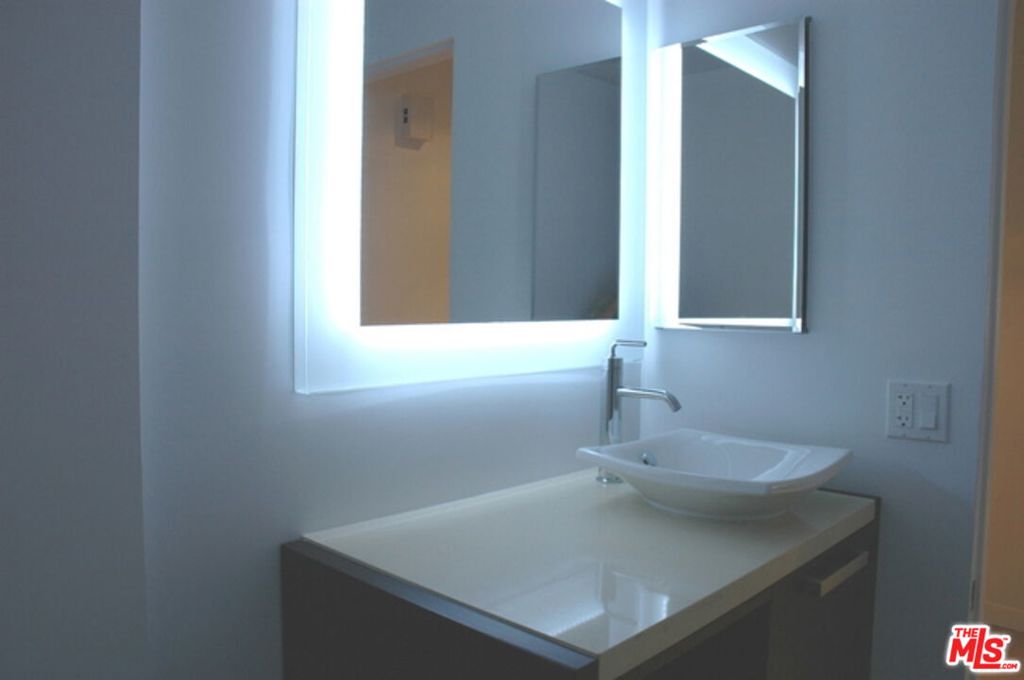 Residential Lease in Los Angeles 4