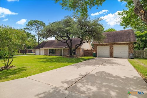 105 Tropical Dr, Victoria, TX, 77904-1144 | Card Image