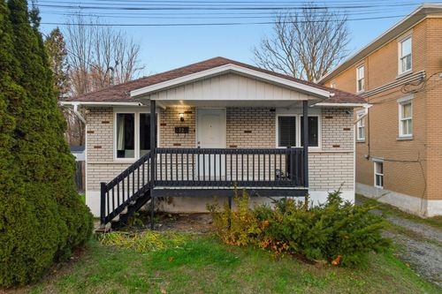 {{alt}} | Card Image