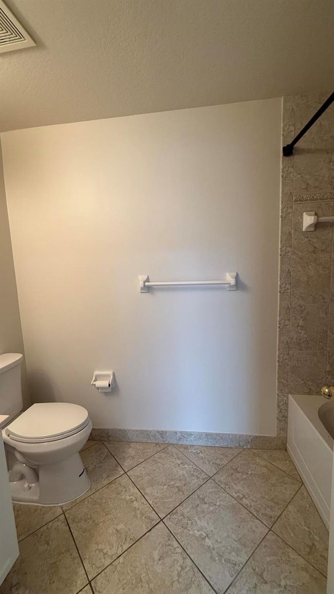 2131 Sw Newport Isles Boulevard Boulevard, House other with 3 bedrooms, 2 bathrooms and null parking in Port St Lucie FL | Image 8