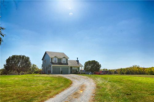 5805 Jaymar Cir, Louisburg, KS, 66053-8308 | Card Image