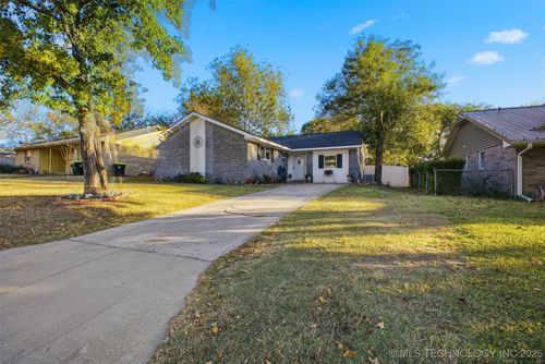 917 W 24th St, Ada, OK, 74820-8039 | Card Image