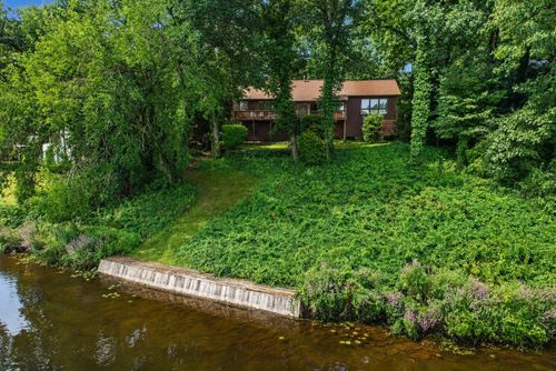9808 Oak Forest Cir, Kalamazoo, MI, 49009-9358 | Card Image