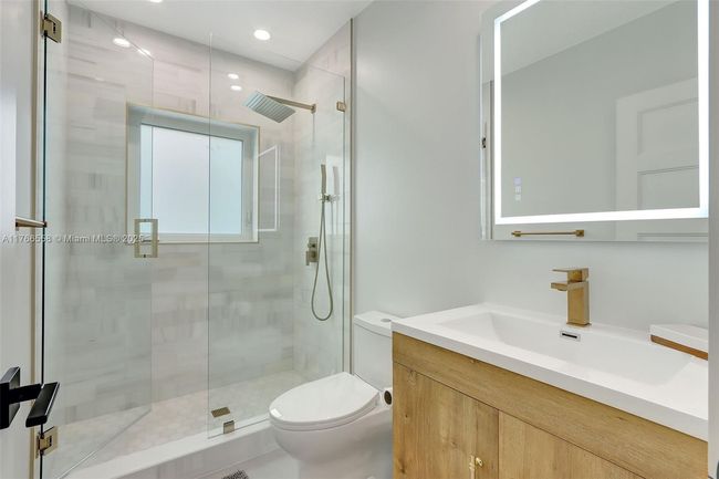 646 Ne 114 Th St, House other with 3 bedrooms, 2 bathrooms and null parking in Biscayne Park FL | Image 32